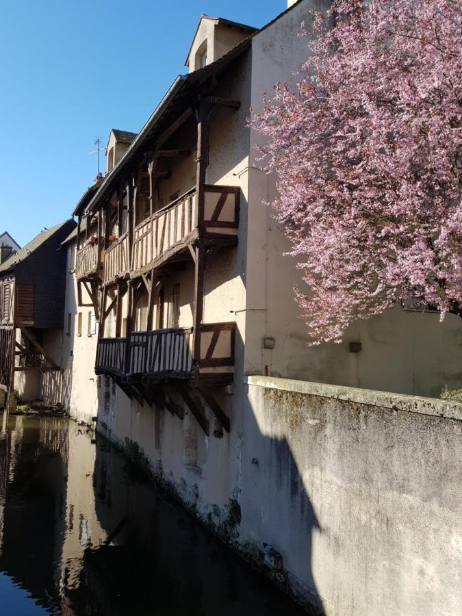 La Maison Virginie 1 A 2 Pers Charmant Hyper Centre- Cour- Parking- Linge- Fibre- Proximite Lac Canal Piscine Montargis Dış mekan fotoğraf