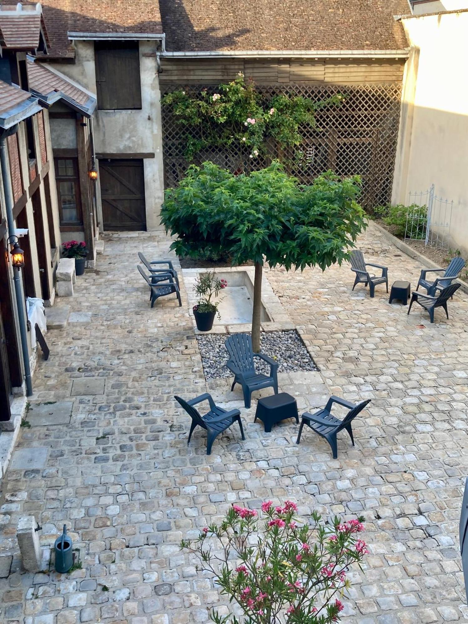 La Maison Virginie 1 A 2 Pers Charmant Hyper Centre- Cour- Parking- Linge- Fibre- Proximite Lac Canal Piscine Montargis Dış mekan fotoğraf