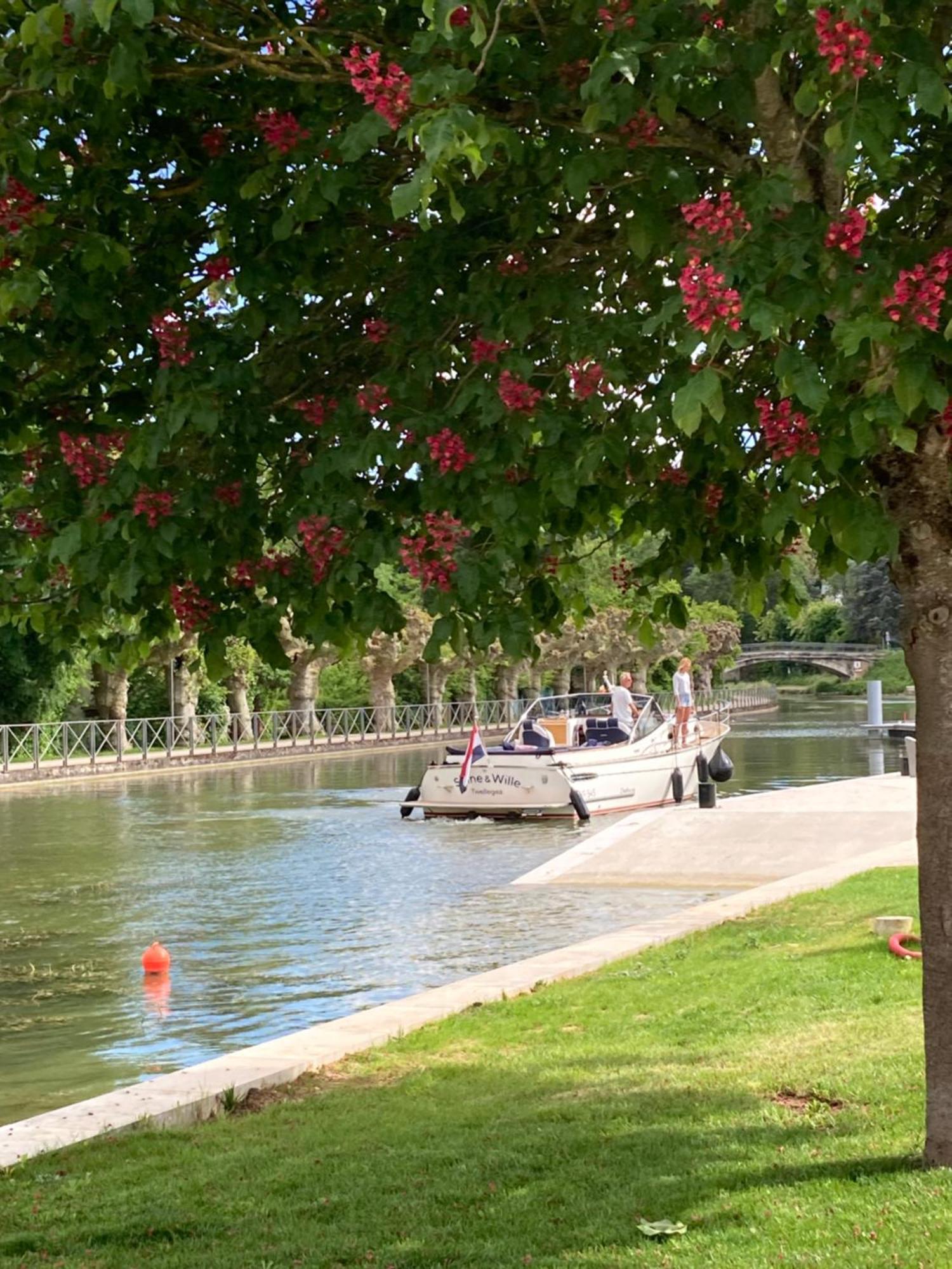 La Maison Virginie 1 A 2 Pers Charmant Hyper Centre- Cour- Parking- Linge- Fibre- Proximite Lac Canal Piscine Montargis Dış mekan fotoğraf