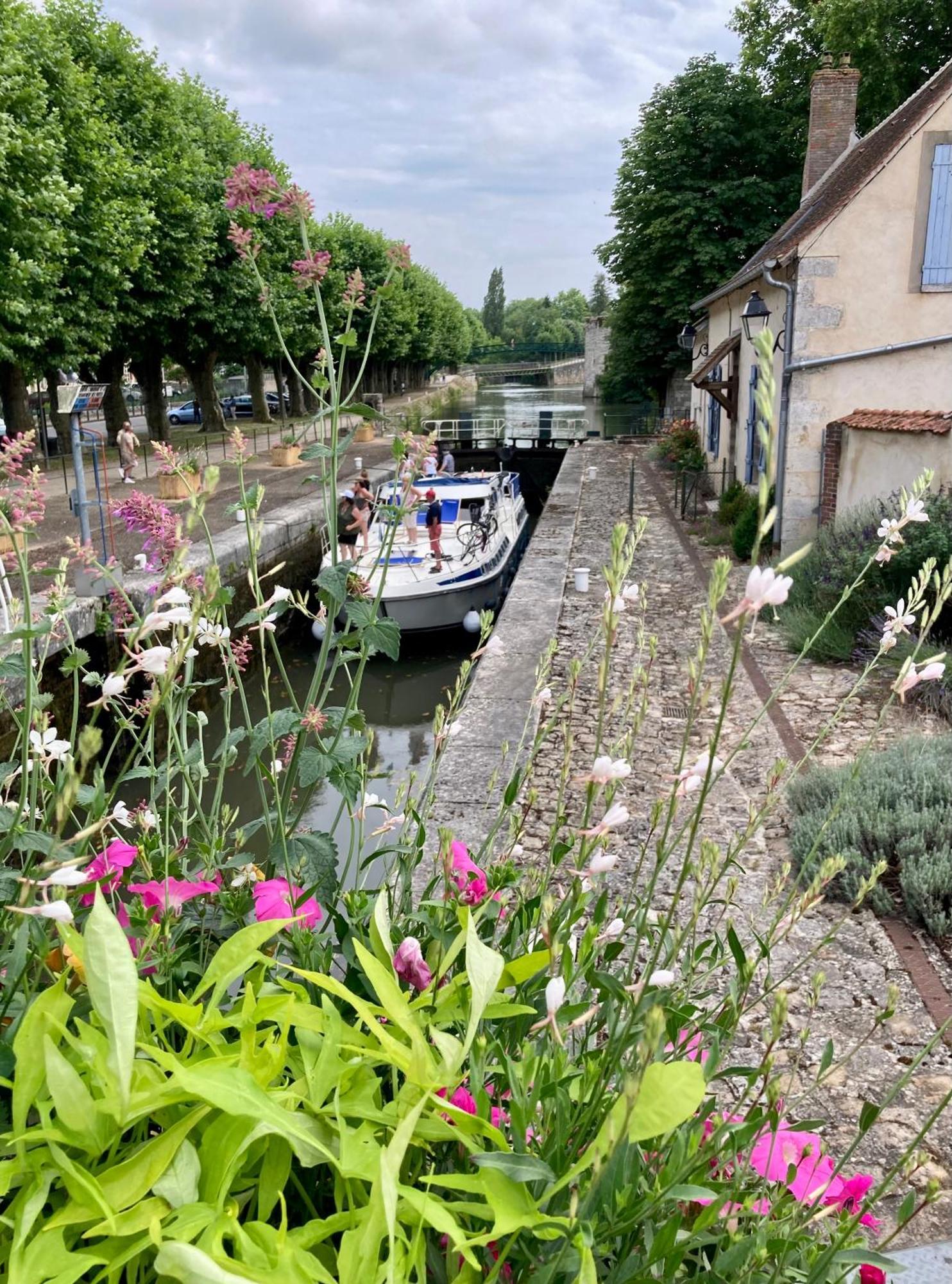 La Maison Virginie 1 A 2 Pers Charmant Hyper Centre- Cour- Parking- Linge- Fibre- Proximite Lac Canal Piscine Montargis Dış mekan fotoğraf